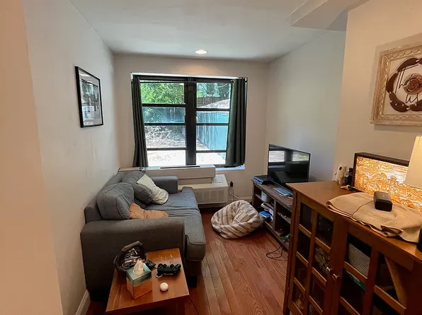 256 W 135th St, New York, NY