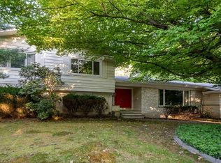 1031 Linden Ln, Lyndhurst, OH 44124