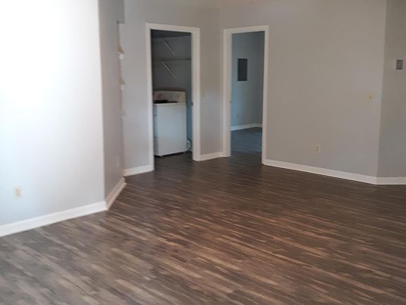 4th image of 1412 Michelle Dr #B