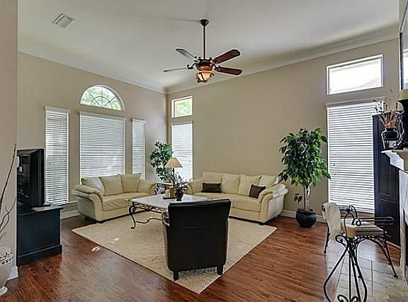 2nd image of 1037 Woodbriar Dr