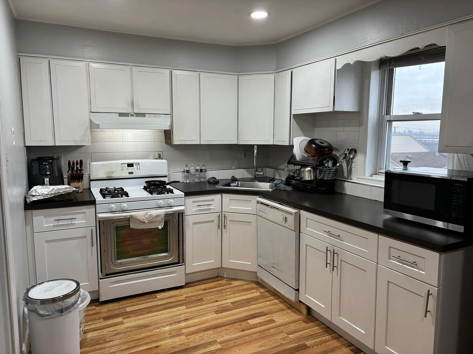 2 bed, 1100 sqft, $2,200 — Photo 3