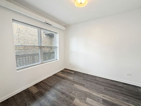 4th image of 1704-13 W Glenlake Ave Unit 8-4