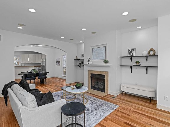 3rd image of 1539 Fairmount Ave