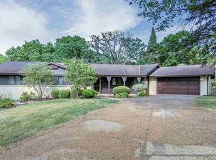 1919 Old Orchard Ct, Rockford, IL 61107