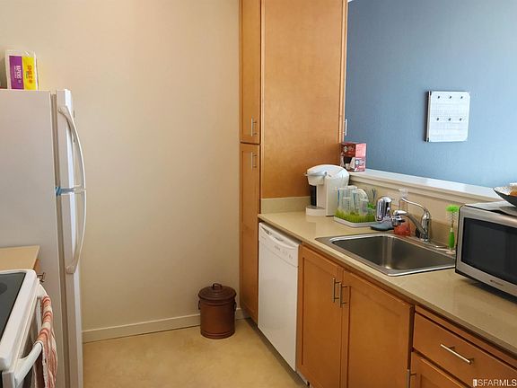 4th image of 335 Berry St Unit 203