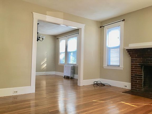 5th image of 115 Waterston Ave