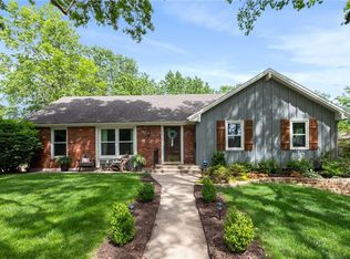 8941 Carter Cir, Overland Park, KS 66212