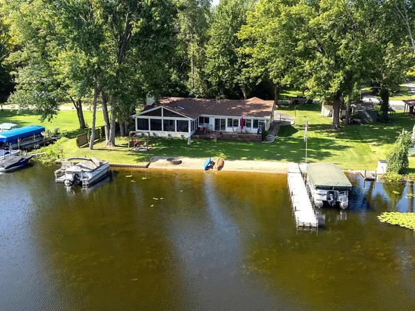 1241 Wilbur St, Pinckney, MI 48169