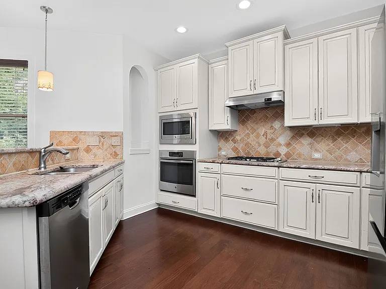 549 Daventry Ct — Photo 5
