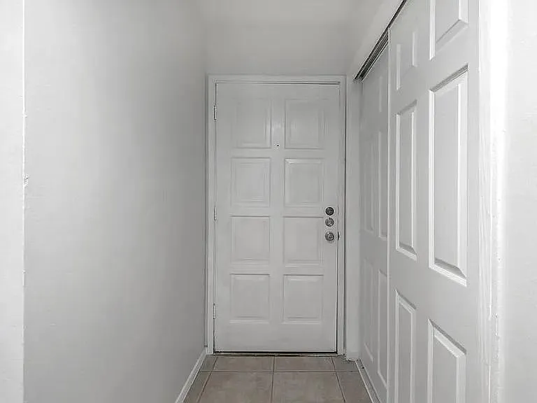 2 bed, 2.0 bath, 912 sqft, $1,595 — Photo 4