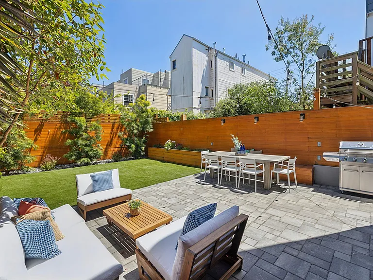 686 19th Ave — Photo 40