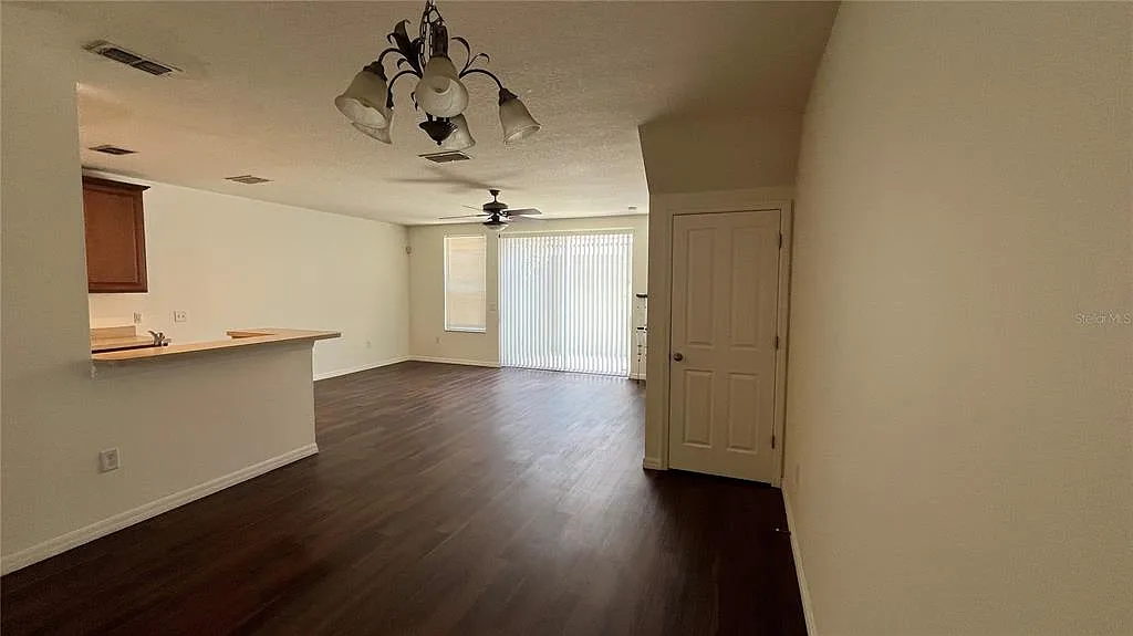 3 bed, 2.5 bath, 1540 sqft, $2,100 — Photo 3
