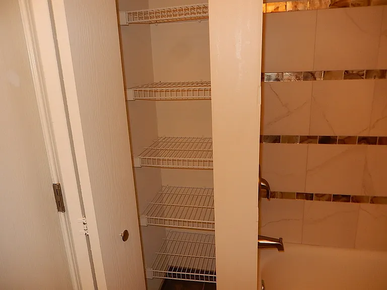 375 Woodridge Cir #F — Photo 8