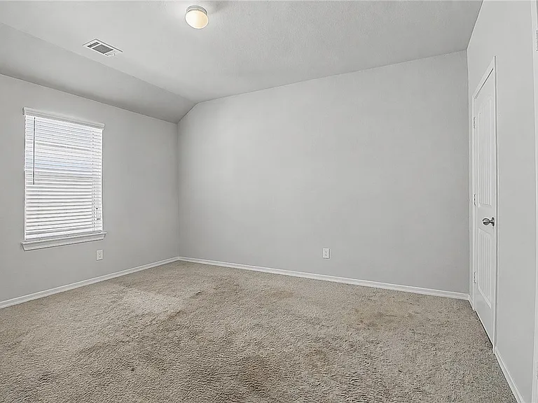 982 Crossing Dr — Photo 12