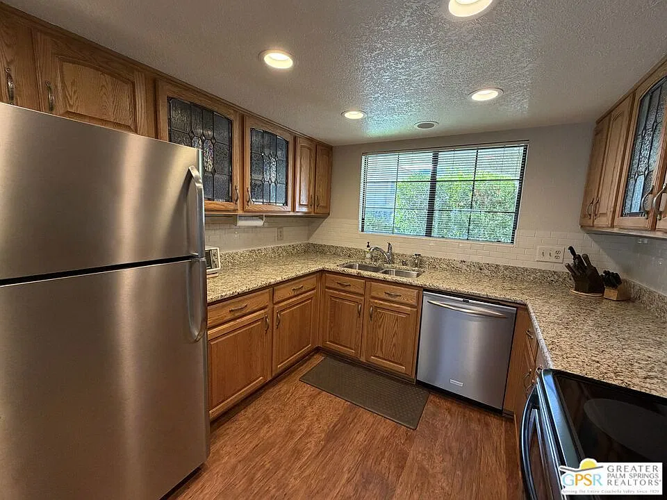 2 bed, 1175 sqft, $2,500 — Photo 2