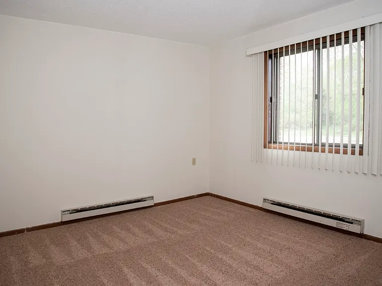 Laurel Place Apartments — Photo 40