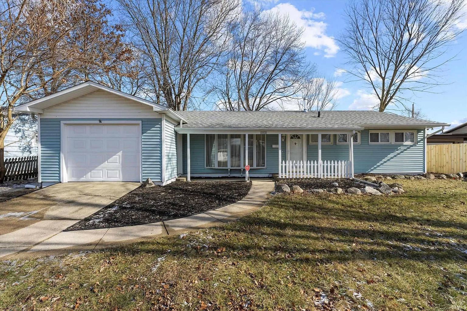 1016 Whitehall Dr photo 1