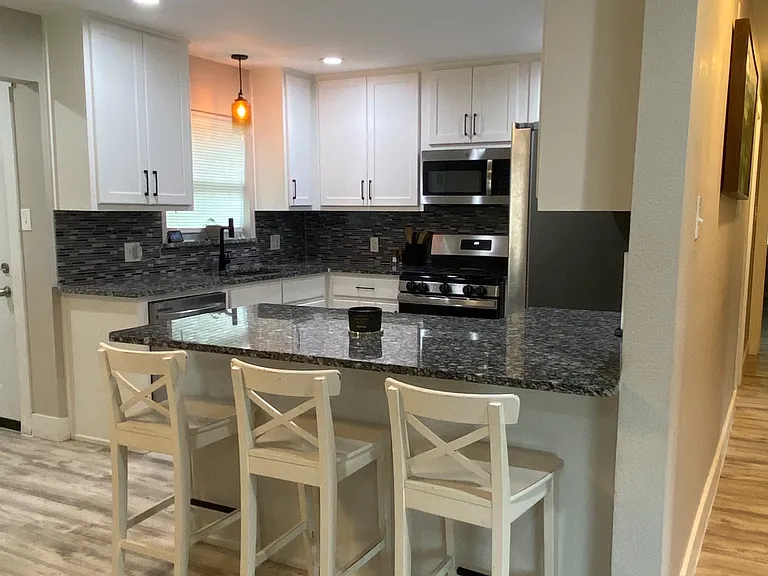 2135 Brookshire St — Photo 6