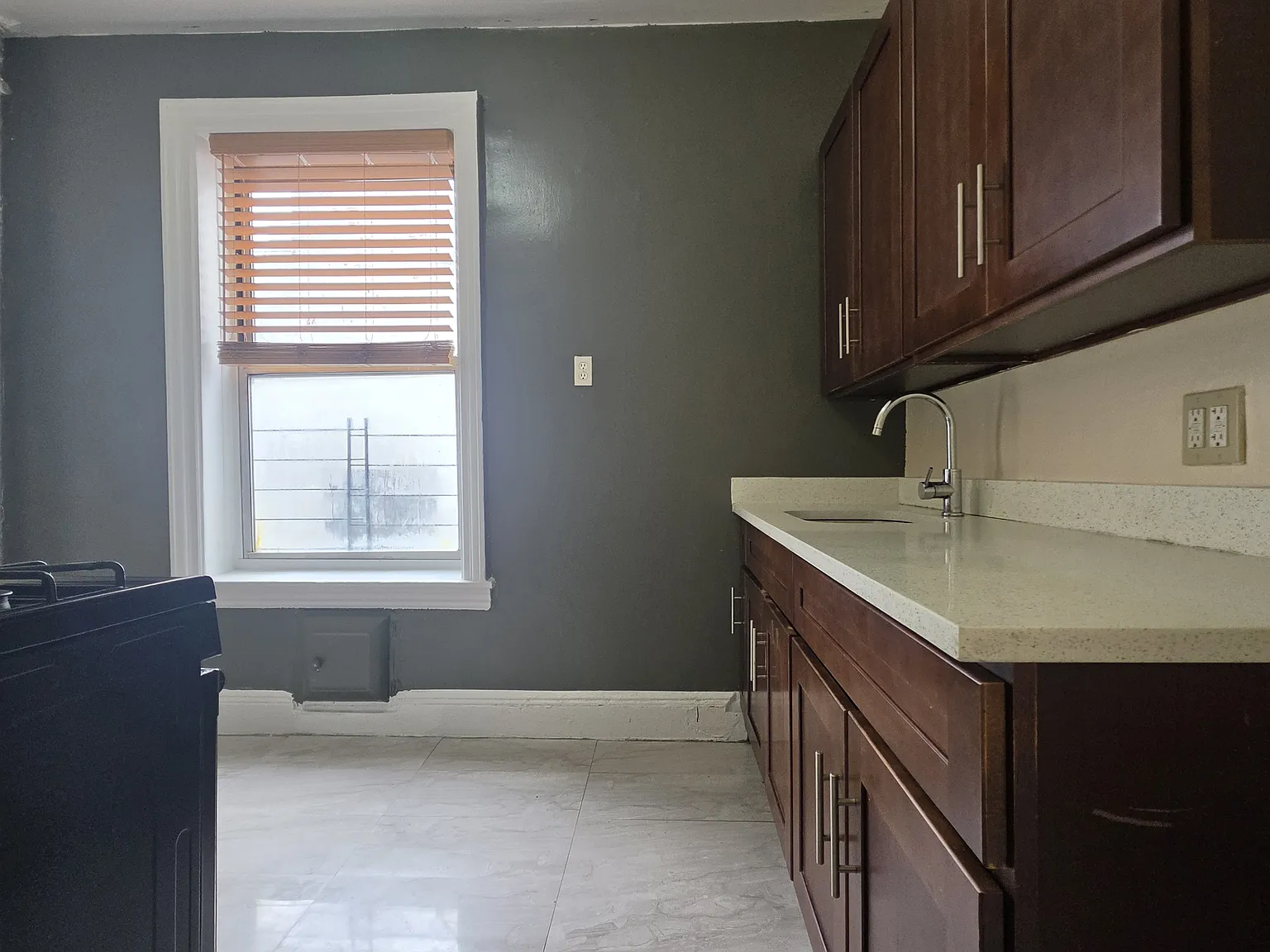 1068 Winthrop Street — Photo 2