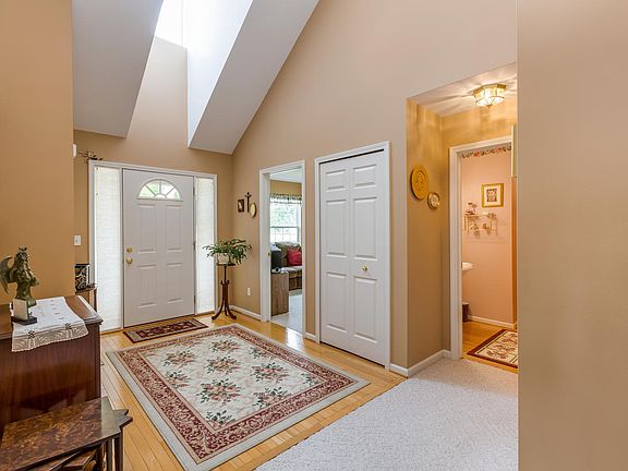 3rd image of 284 Four Seasons Dr #1