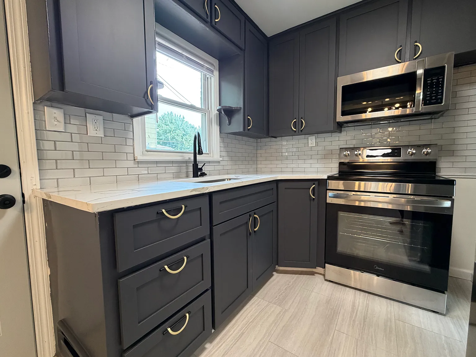 5 bed, 1425 sqft, $2,395 — Photo 3