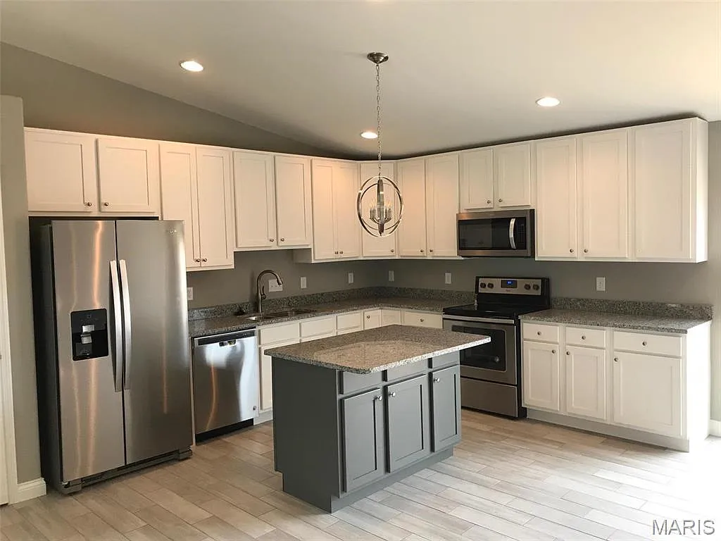 3 bed, 1448 sqft, $2,000 — Photo 2