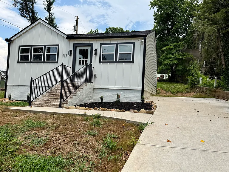 183 Converse Cir — Photo 1