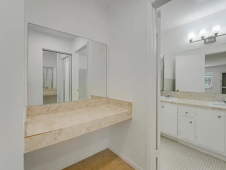 1142 Circle Ter W #C — Photo 21