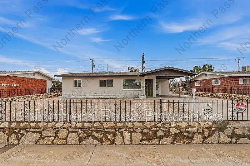 3 bed, 2.0 bath, 1252 sqft, $1,545 — Photo 2