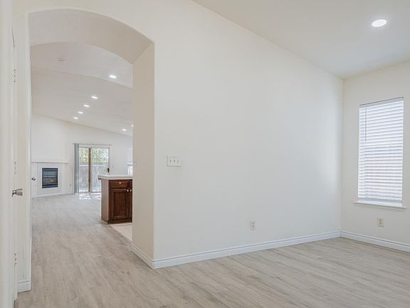 3rd image of 1583 N Carnegie Ave