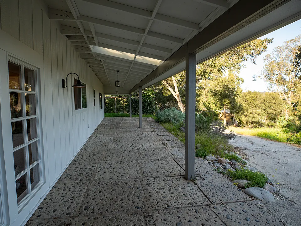 384 Crazy Horse Canyon Rd