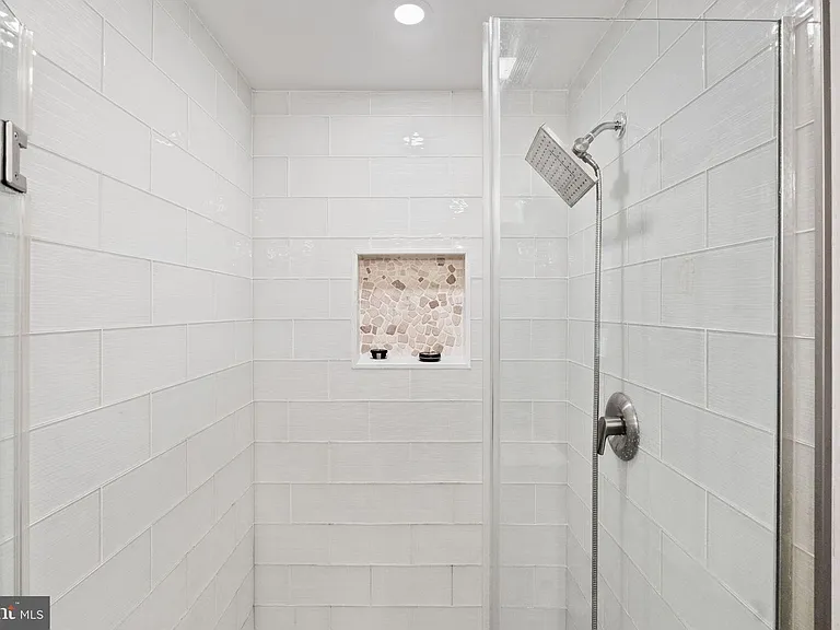 133 Robbins Ave — Photo 4