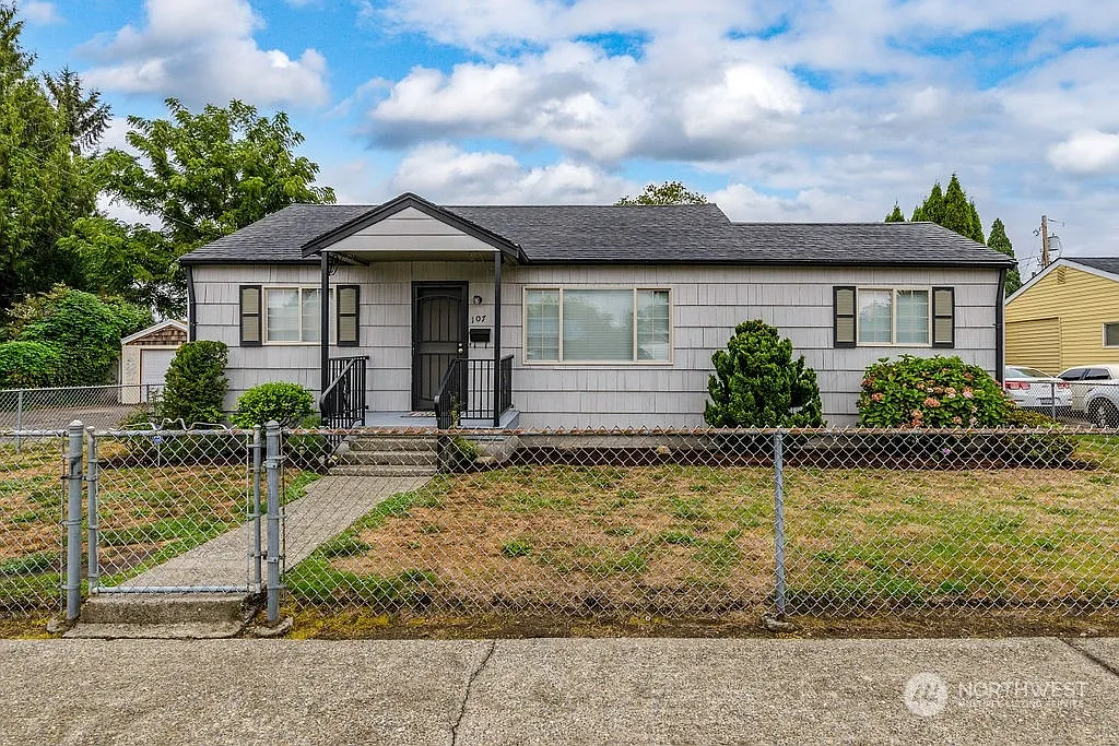 107 16th Street SE photo 1