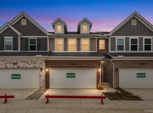 807 Balmoral Ln, Troy, MI 48085