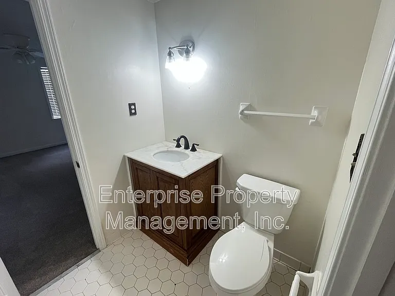 9161 Gainsborough Dr — Photo 22