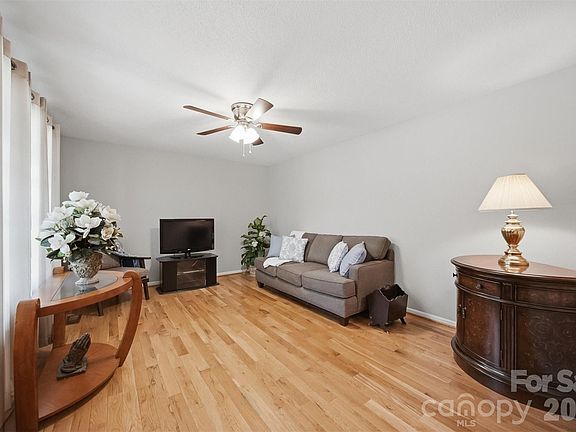 5th image of 513 Bost Rd