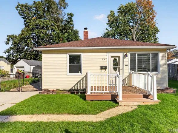88 Potter Dr, Belleville, MI 48111