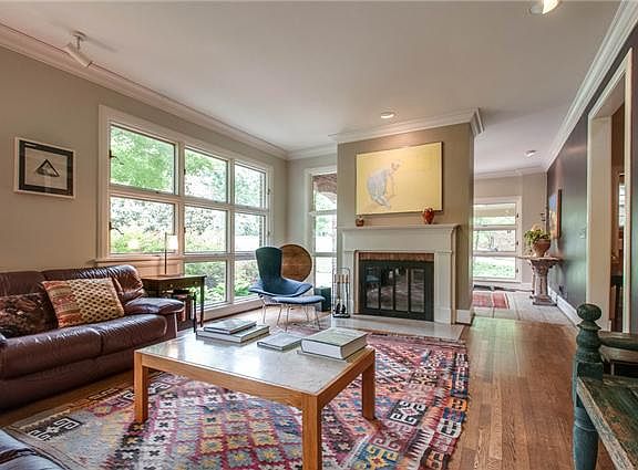 3rd image of 321 Lynnwood Blvd