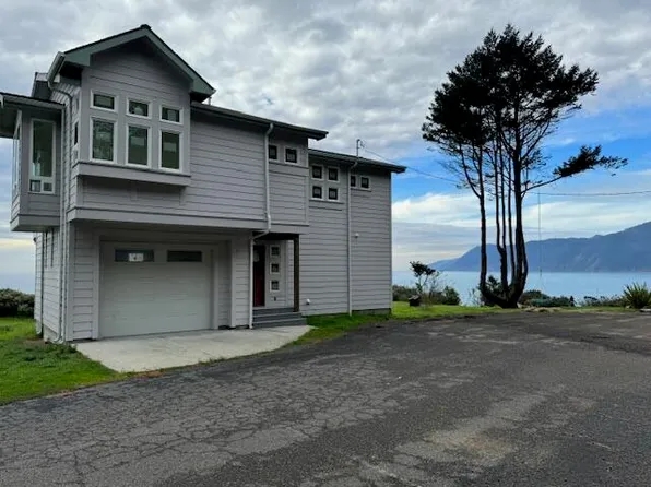 68 Whale Point, Whitethorn, CA 95589