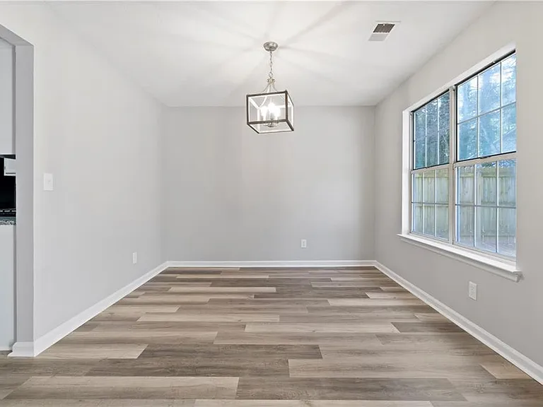 6623 Sevenoaks Dr — Photo 5