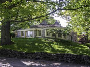 306 Park Ave, Charlevoix, MI 49720