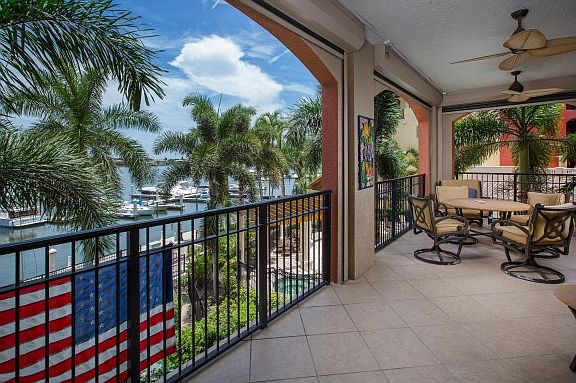 4th image of 720 Collier Blvd Unit 305