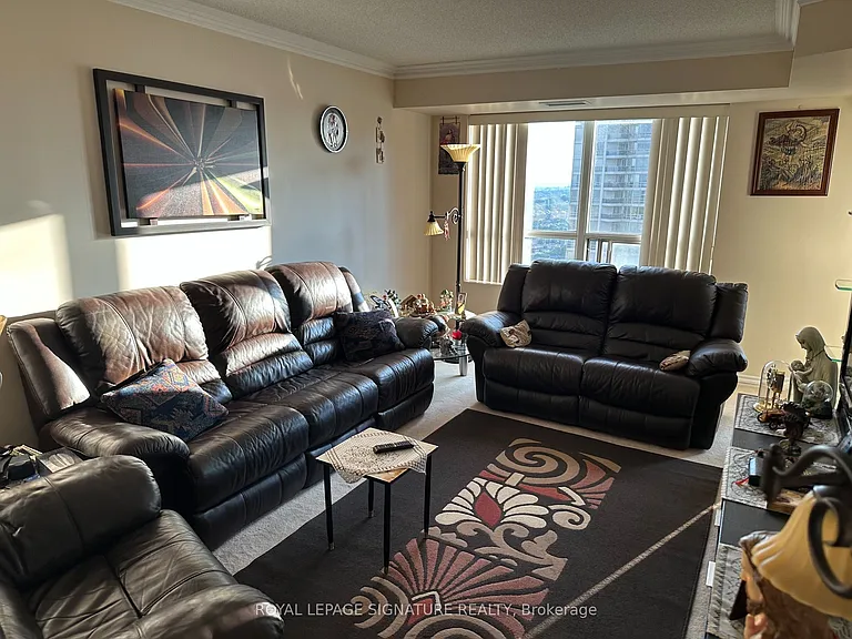 25 Kingsbridge Garden Cir #2219 — Photo 3