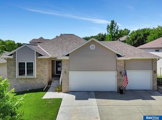 7333 Shirl Dr, Lincoln, NE 68516
