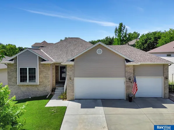 7333 Shirl Dr, Lincoln, NE 68516
