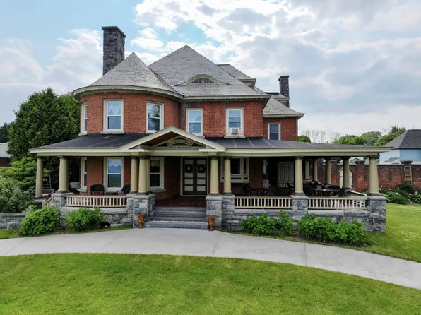 250 Lake St, Rouses Pt, NY 12979