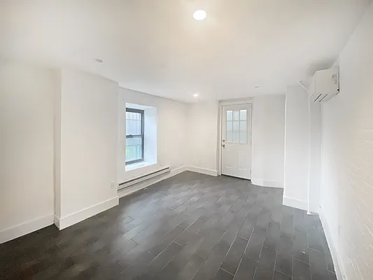 Rented by Compass | media 7