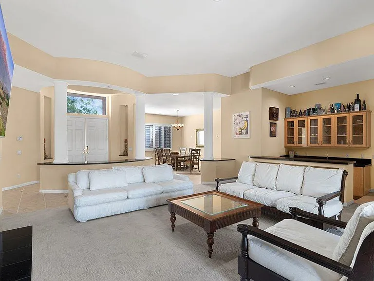 8 Macbeth Ct — Photo 13