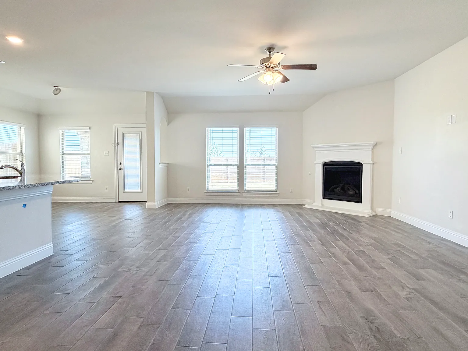 3 bed, 1686 sqft, $2,050 — Photo 3