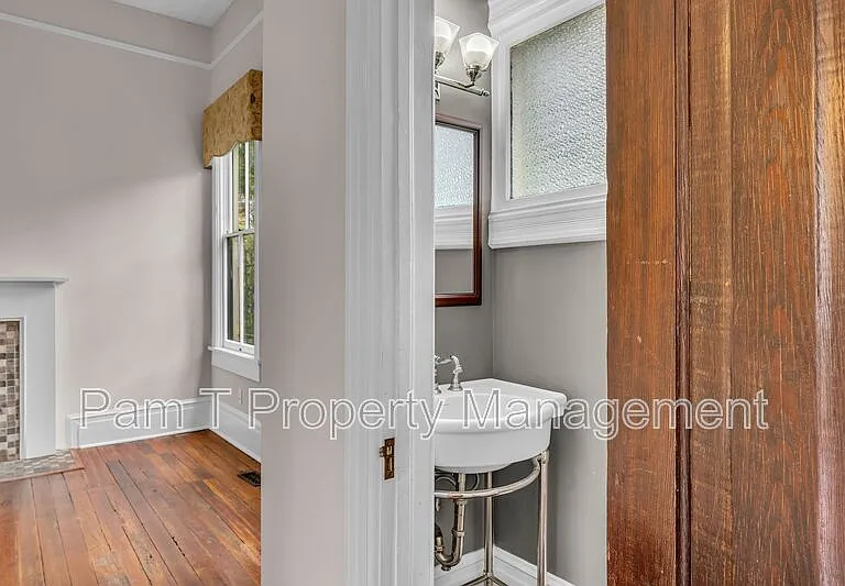 201 W 37th St #MAIN HOUSE — Photo 22